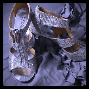 HOT MICHAEL KORS SILVER/SPARKLE HEELS